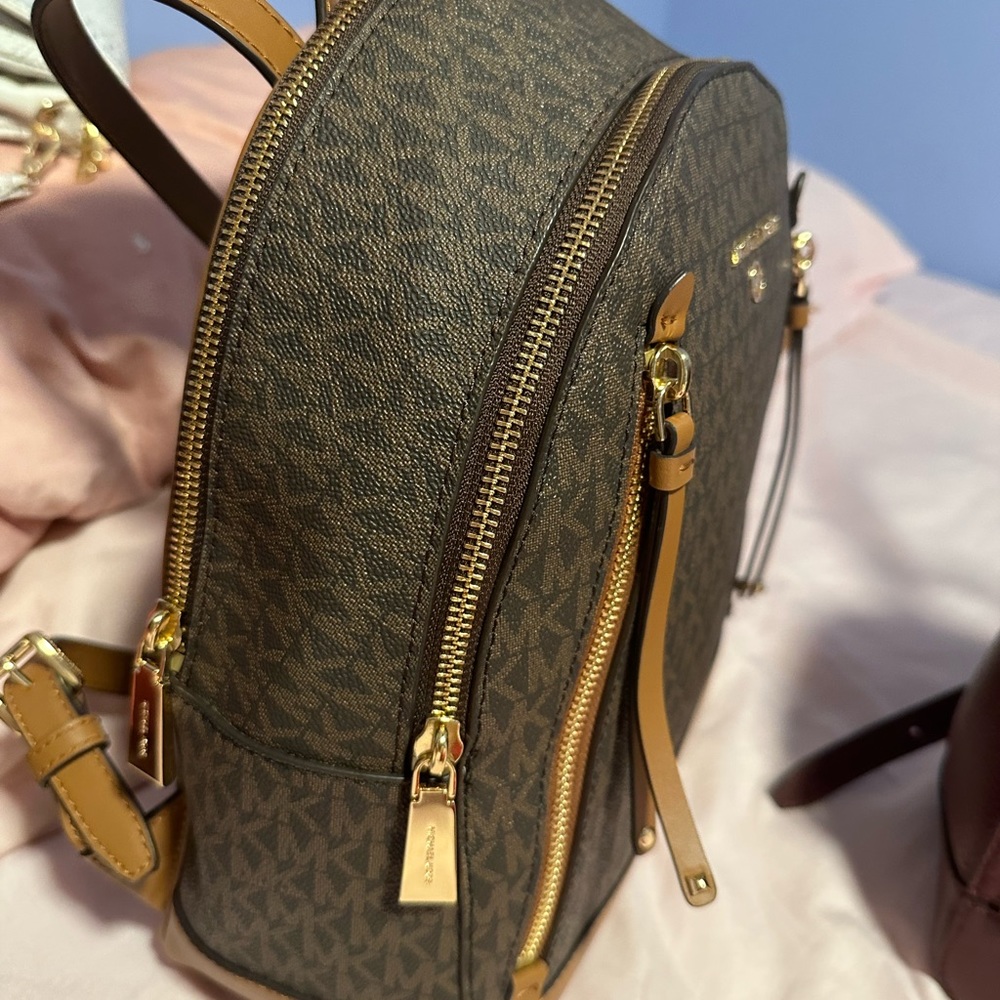 NEW Michael Kors Rhea Backpack - Zip top signature Brown Retail $358 - Picture 3 of 6